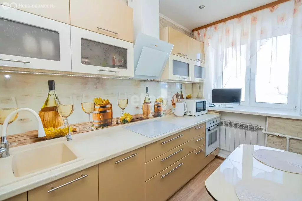 3-комнатная квартира: Тюменский муниципальный округ, рабочий посёлок ... - Фото 1