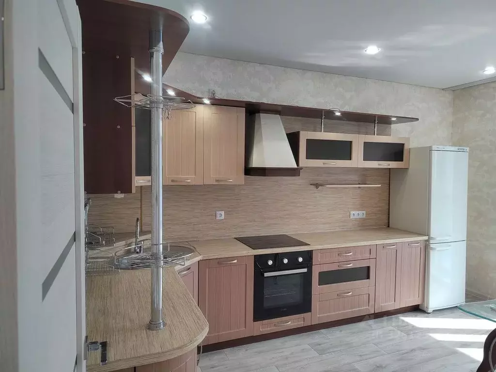 2-к кв. Белгородская область, Старый Оскол Интернациональный мкр, 17 ... - Фото 1