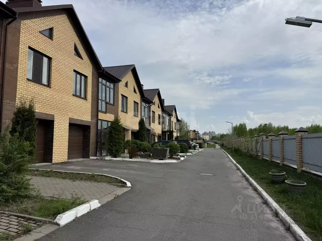 Таунхаус в Брянская область, Брянский район, пос. Мичуринский ул. ... - Фото 1