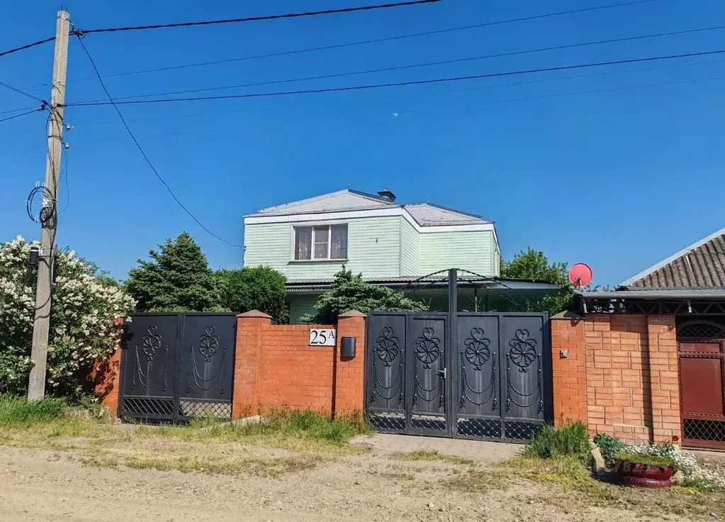 Дом в Краснодарский край, Каневская ст-ца ул. Азовская, 25А (184 м) - Фото 2