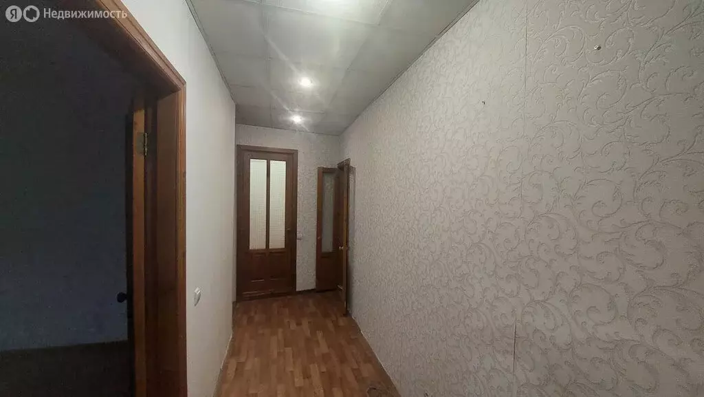 3-комнатная квартира: Саратов, Шелковичная улица, 71/81 (68 м) - Фото 0