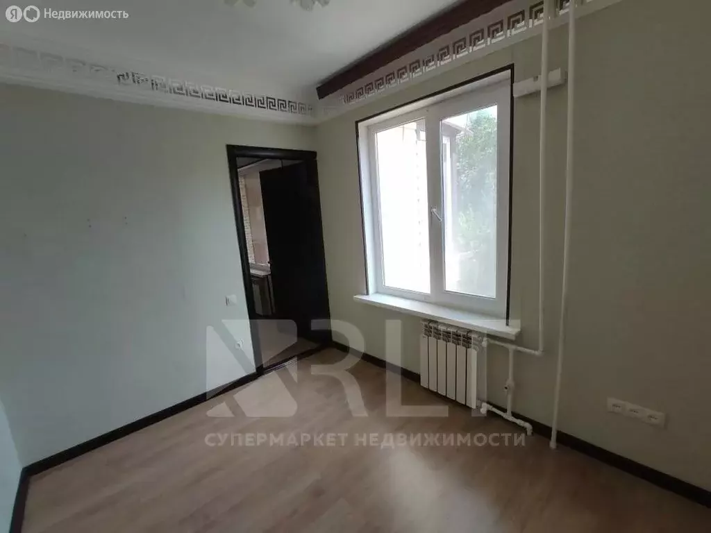 3-комнатная квартира: Каспийск, улица Орджоникидзе, 28 (60 м) - Фото 0