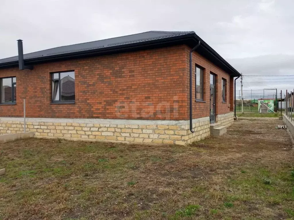 Дом в Ставропольский край, Михайловск Шпаковский район, ул. Сергея ... - Фото 1