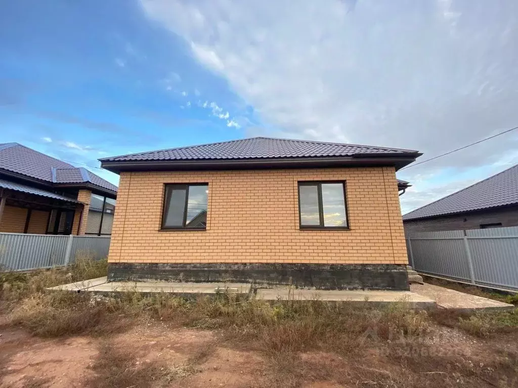 Дом в Оренбургская область, Оренбург ул. Елшанская, 53 (100 м) - Фото 1