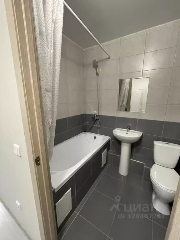 Студия Свердловская область, Екатеринбург ул. Рощинская, 29 (22.0 м) - Фото 1