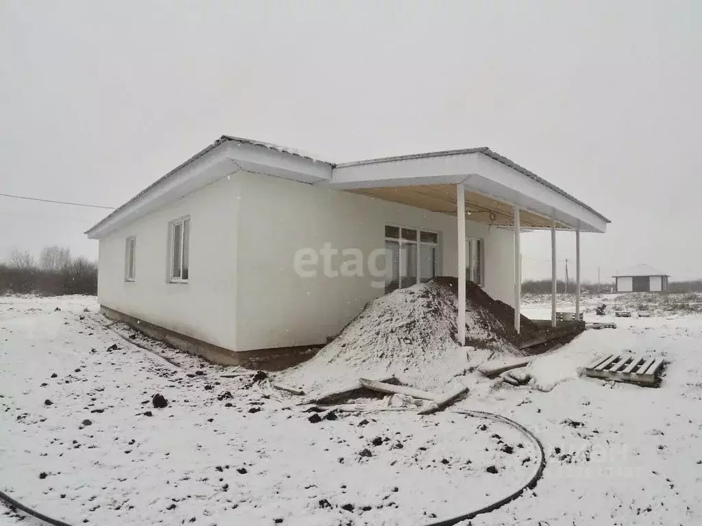 Дом в Башкортостан, Стерлитамакский район, Казадаевский сельсовет, с. ... - Фото 1