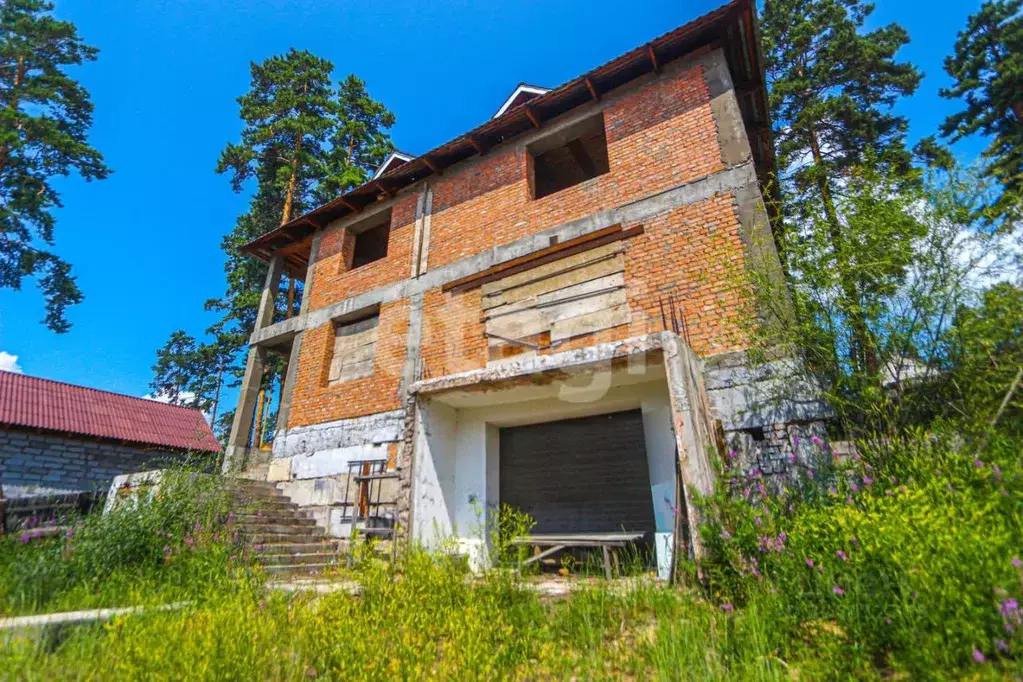 дом в бурятия, улан-удэ ул. владимира высоцкого (300 м) - Фото 0