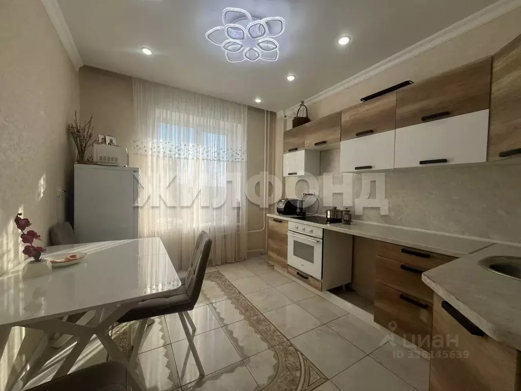 2-к кв. Хакасия, Абакан ул. Кирова, 206А (67.9 м) - Фото 1