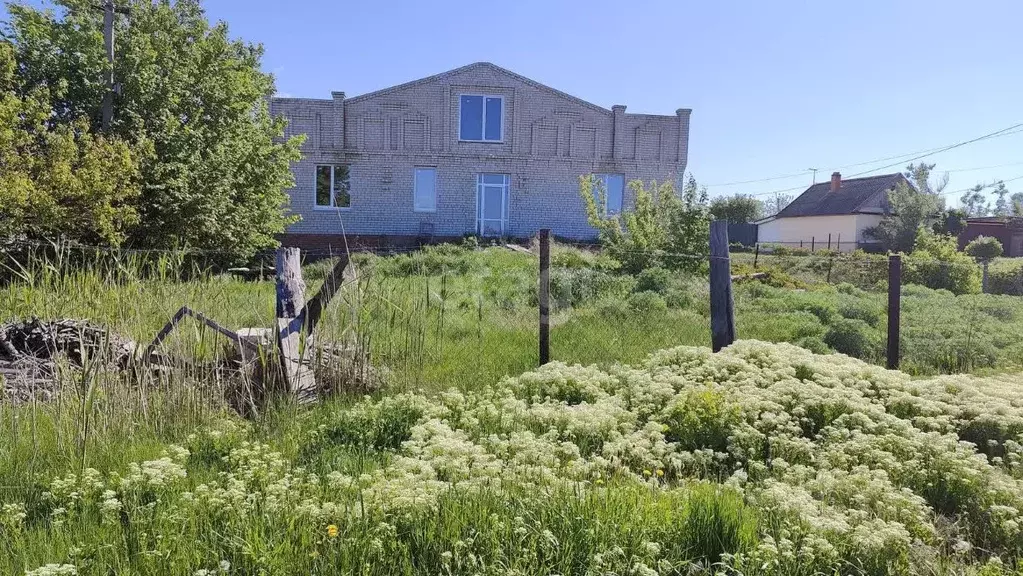 Дом в Саратовская область, Энгельс муниципальное образование, с. ... - Фото 1