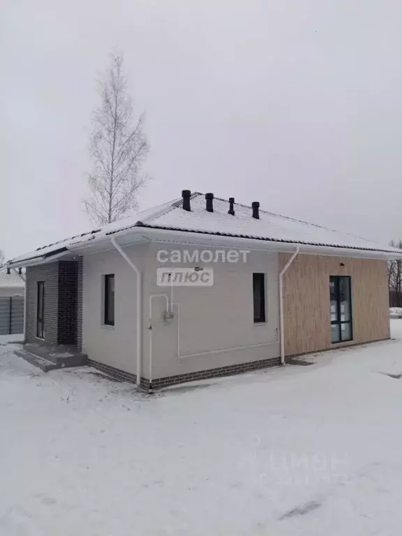 Дом в Курская область, Октябрьский район, Большедолженковский ... - Фото 1