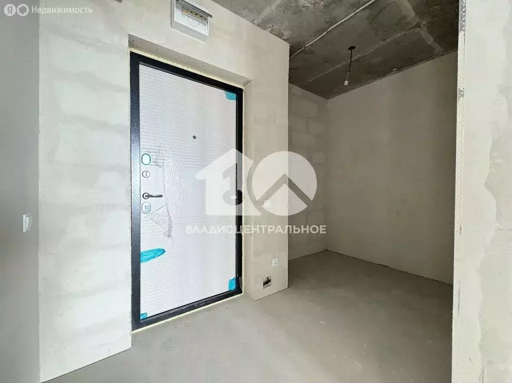 3-комнатная квартира: Новосибирск, улица Коминтерна, 120 (79.7 м) - Фото 1