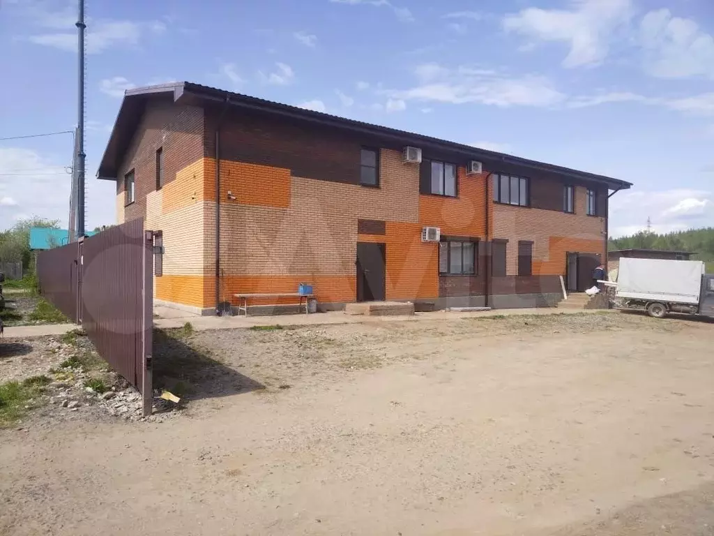 Продается прoизвoдствeнная база 800м на зу 28 соток - Фото 0