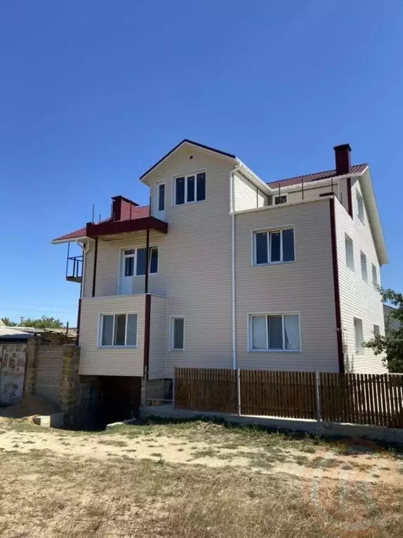 Дом в Крым, Сакский район, с. Фрунзе ул. Октябрьская, 68 (576 м) - Фото 1