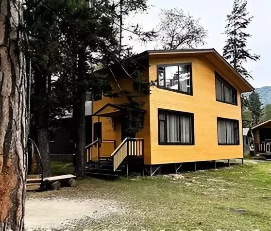 Дом в Карачаево-Черкесия, Зеленчукский район, с. Архыз ул. Софийская, ... - Фото 0