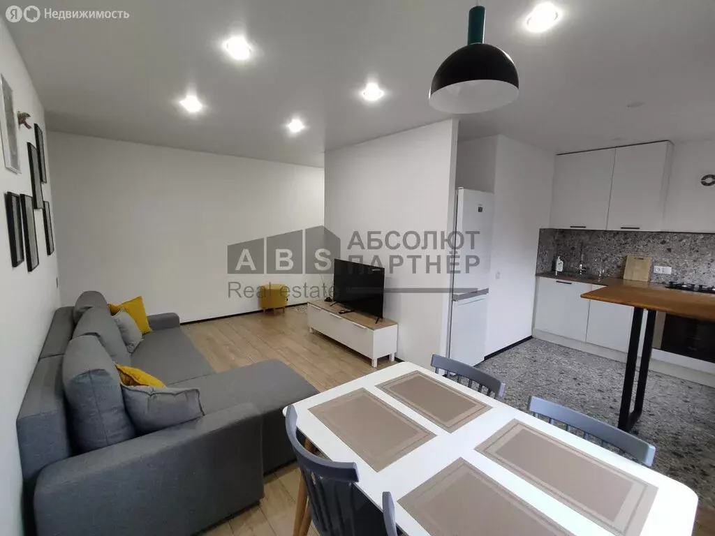 3-комнатная квартира: Великий Новгород, район Софийская сторона, ... - Фото 2