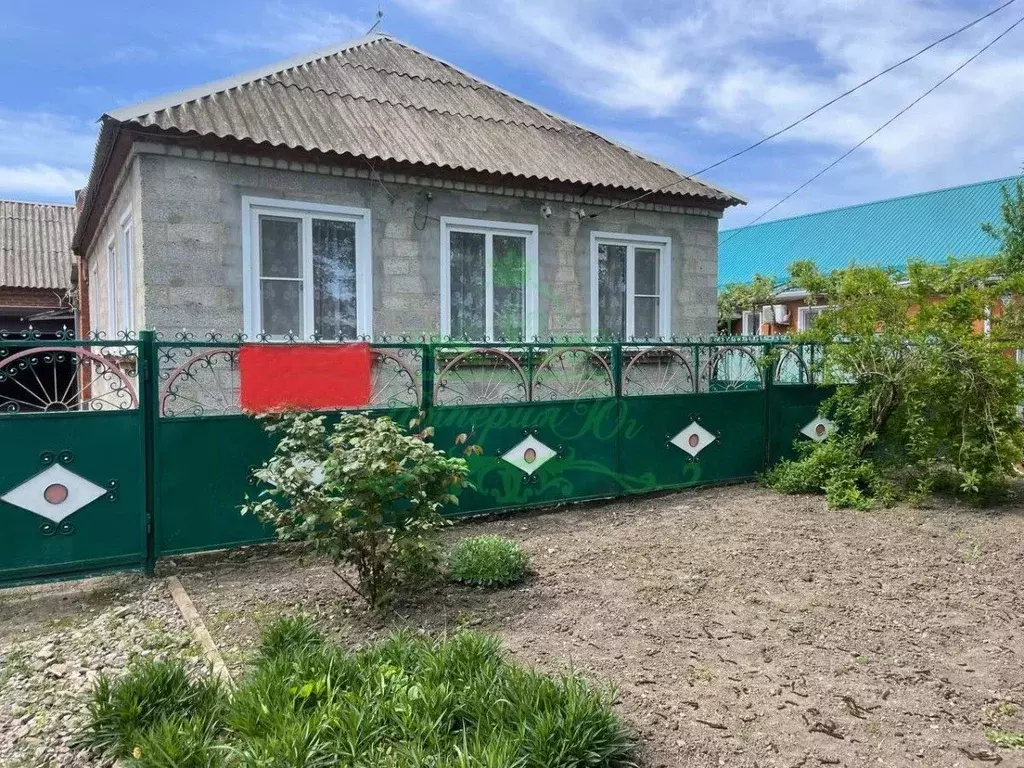 Дом в Краснодарский край, Калининская ст-ца ул. Скляра (108 м) - Фото 0