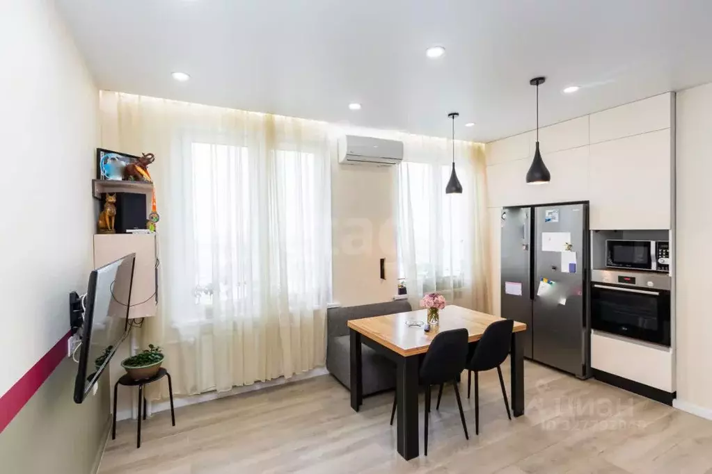 3-к кв. Тюменская область, Тюмень ул. Александра Протозанова, 4 (74.0 ... - Фото 1