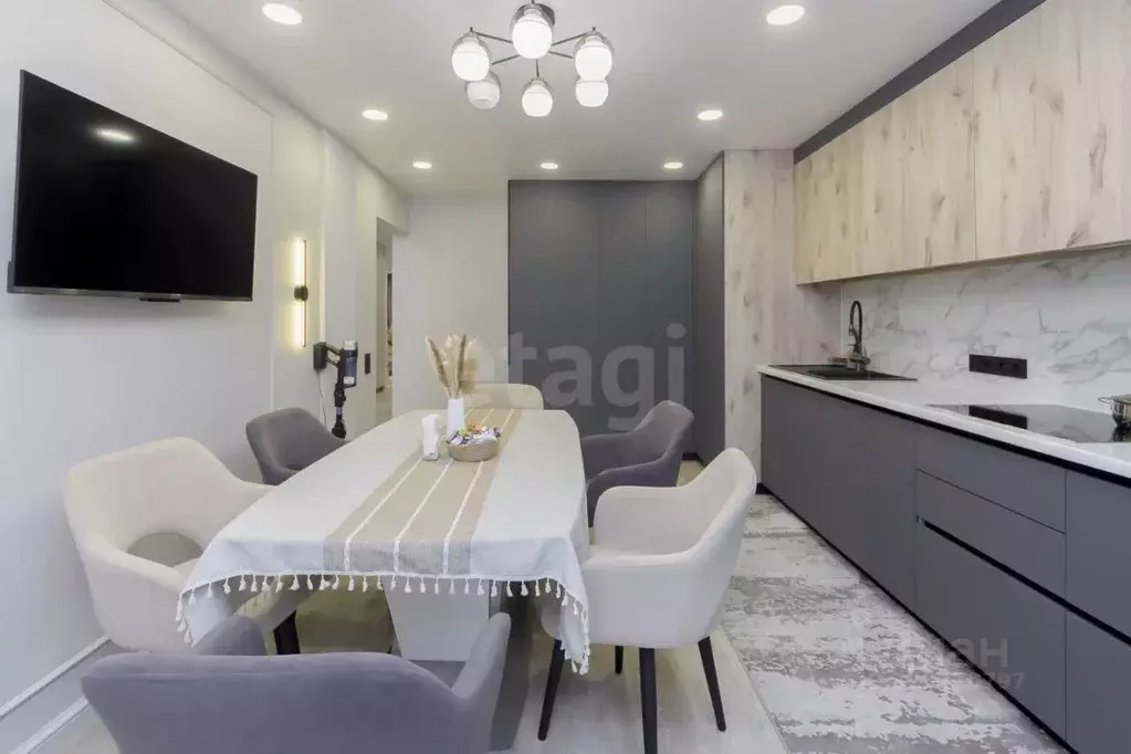 3-к кв. Тюменская область, Тюмень ул. Монтажников, 42 (86.7 м) - Фото 1