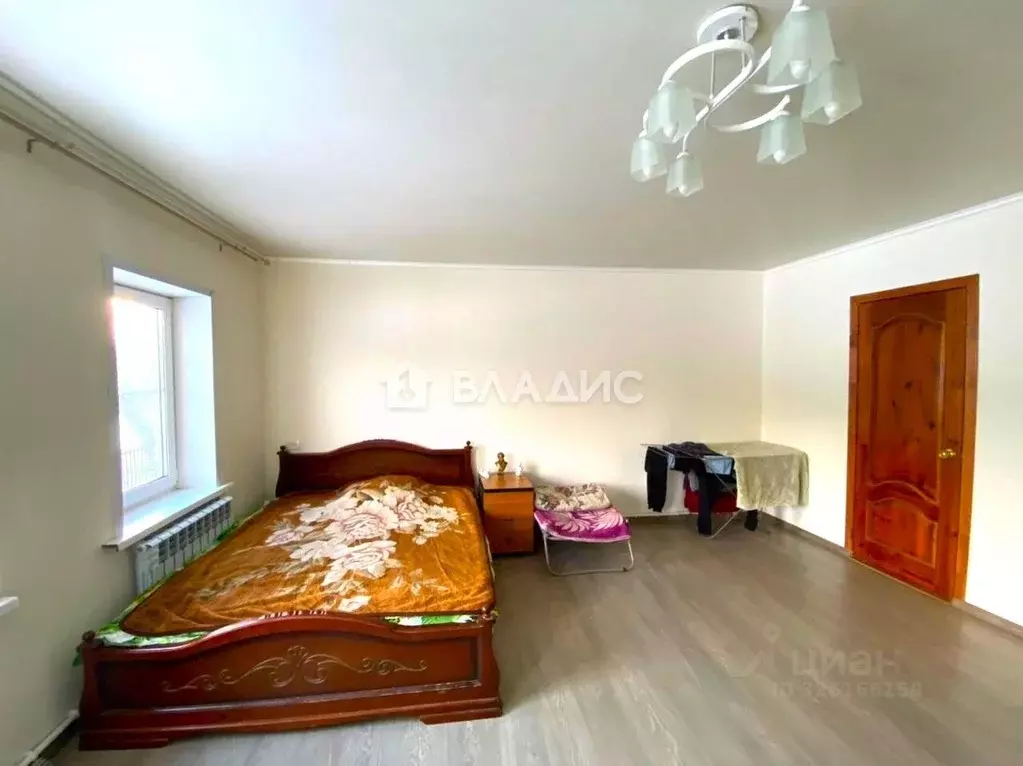 Дом в Калужская область, Дзержинский муниципальный округ, Угорское ... - Фото 1