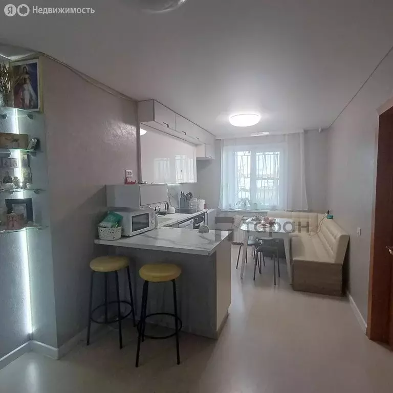 4-комнатная квартира: Челябинск, улица Братьев Кашириных, 105 (73.7 м) - Фото 1