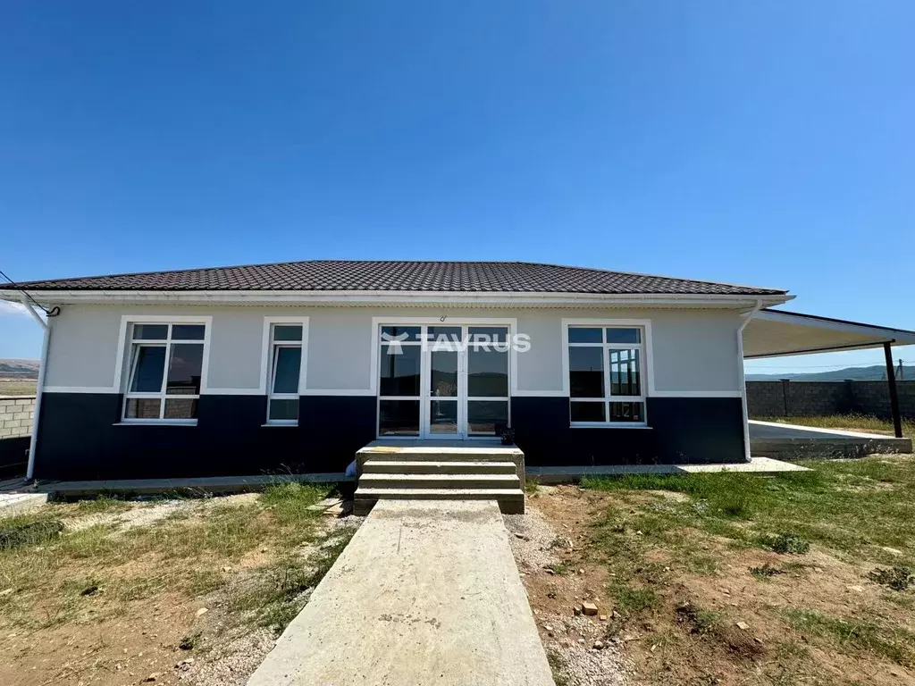 Дом в Крым, Симферопольский район, Добровское с/пос, с. Пионерское ул. ... - Фото 1