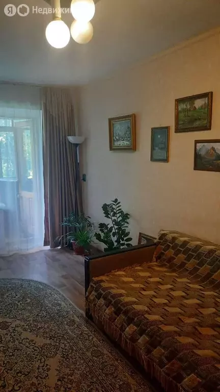3-комнатная квартира: Таганрог, улица Пальмиро Тольятти, 18 (56 м) - Фото 0