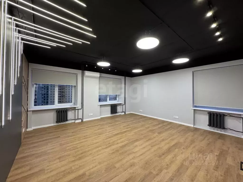 Офис в Тюменская область, Тюмень Одесская ул., 9 (77 м) - Фото 1