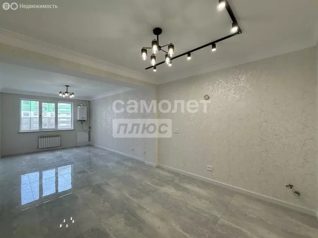 3-комнатная квартира: Каспийск, Каспийское шоссе, 17Б (98 м) - Фото 1