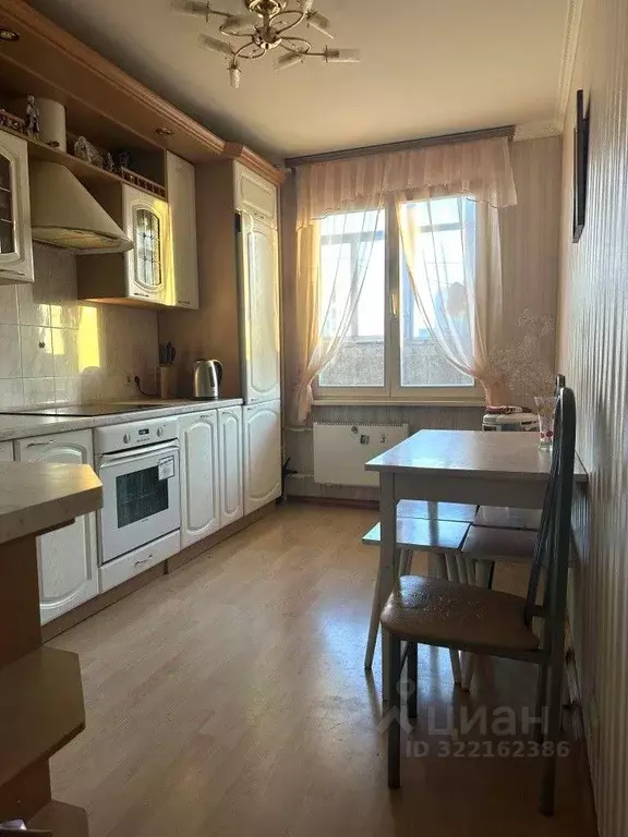 4-к кв. Свердловская область, Екатеринбург ул. Уральских Рабочих, 15 ... - Фото 0