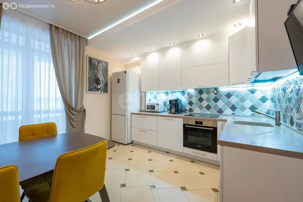 2-комнатная квартира: Пермь, улица Революции, 22 (61.5 м) - Фото 1