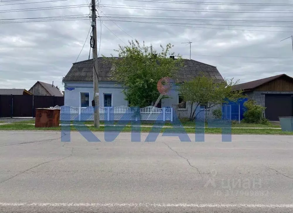 Дом в Красноярский край, Емельяново городское поселение, Емельяново ... - Фото 0