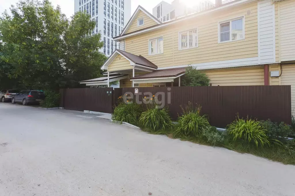 Дом в Уфа, Коллективная улица (239.1 м) - Фото 1