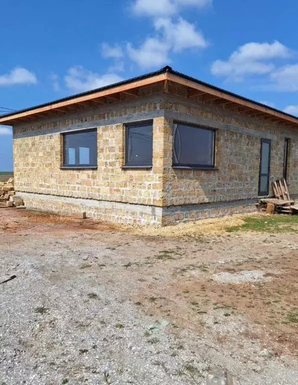 Дом в Крым, Сакский район, с. Молочное ул. Западная (105 м) - Фото 1