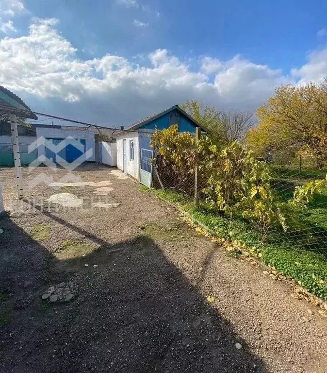 Дом в Крым, Сакский район, с. Вересаево ул. Мира (50 м) - Фото 1