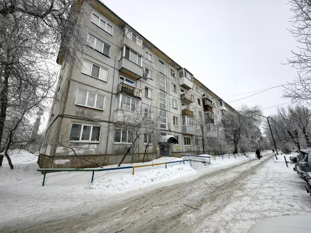 3-к кв. Омская область, Омск Городок Нефтяников мкр, ул. 22 Апреля, ... - Фото 0