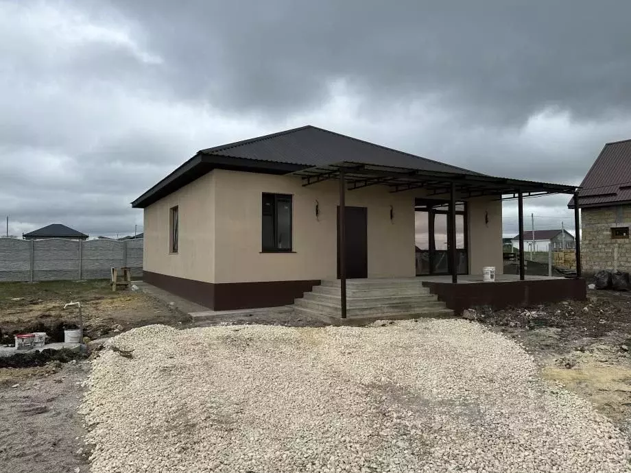 Дом в Крым, Симферопольский район, с. Трудовое ул. Зеленая (120 м) - Фото 1