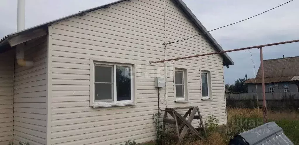 Дом в Волгоградская область, Быковский район, Новоникольское с/пос, с. ... - Фото 1