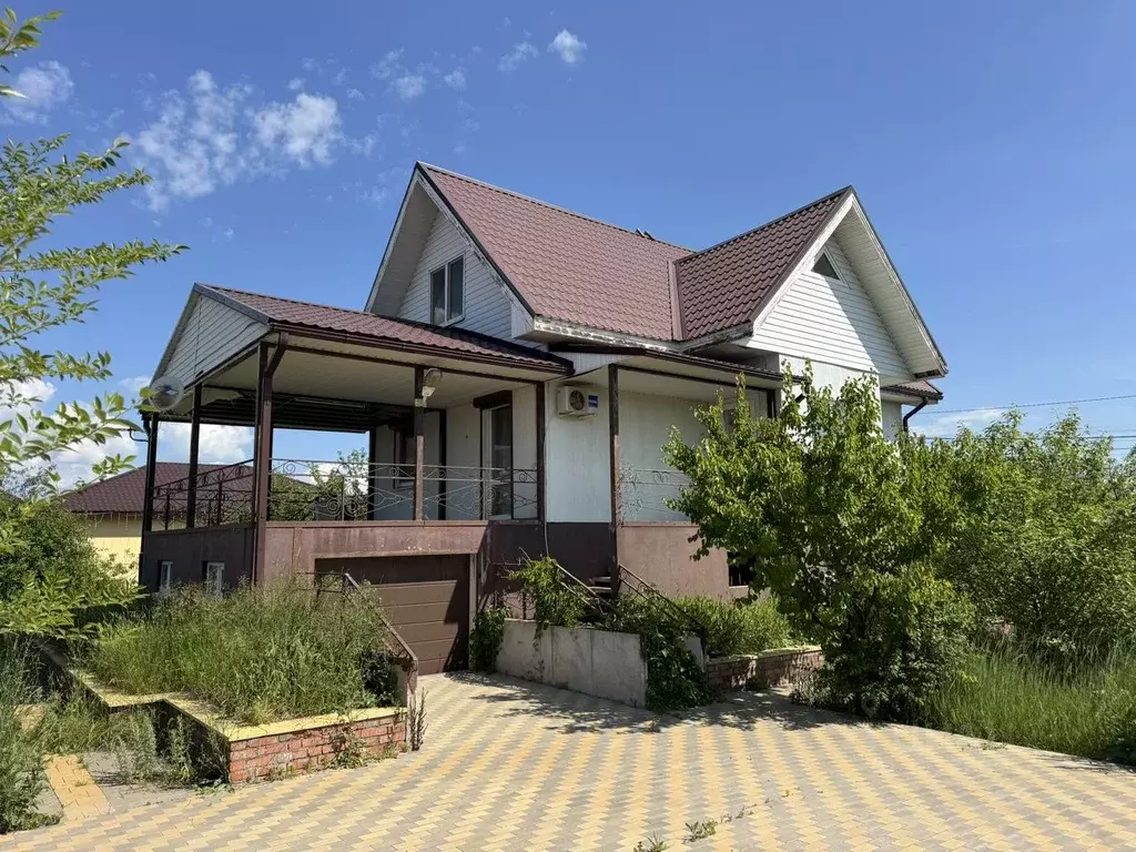 Дом в Саратовская область, Энгельс ул. Шелковичная, 93 (190 м) - Фото 1