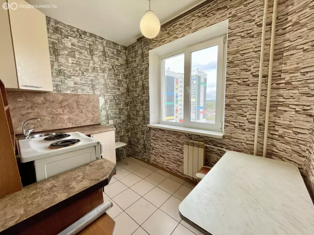 2-комнатная квартира: Первоуральск, улица Емлина, 21 (40 м) - Фото 0