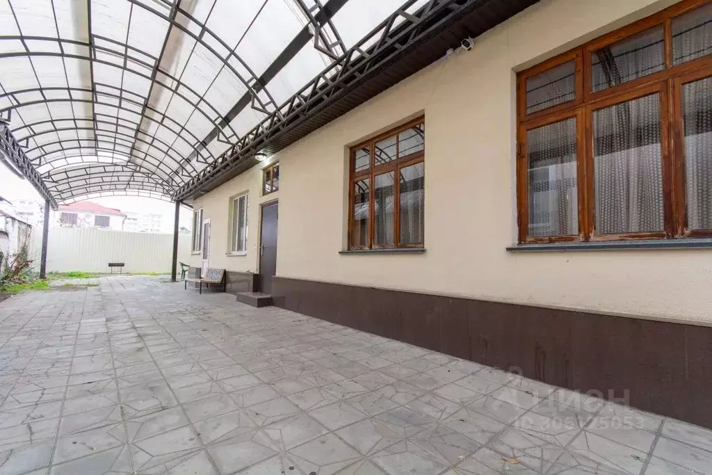 Дом в Кабардино-Балкария, Нальчик Кабардинская ул., 117 (200 м) - Фото 1