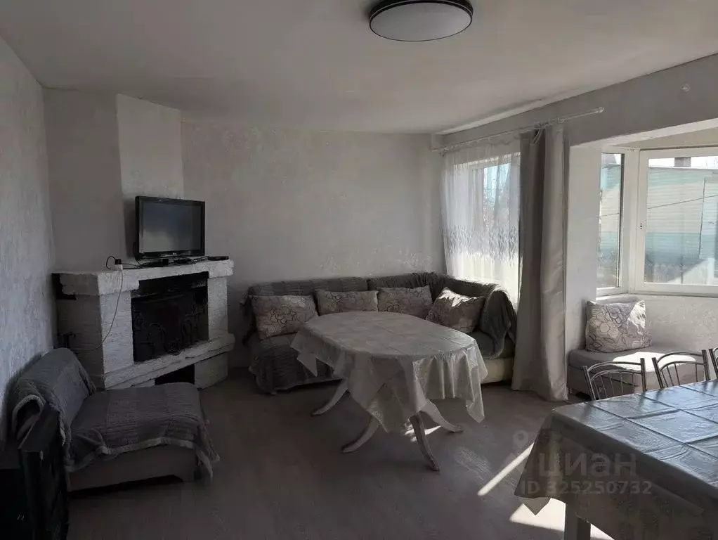 Дом в Иркутская область, Иркутский муниципальный округ, Листвянка рп ... - Фото 1