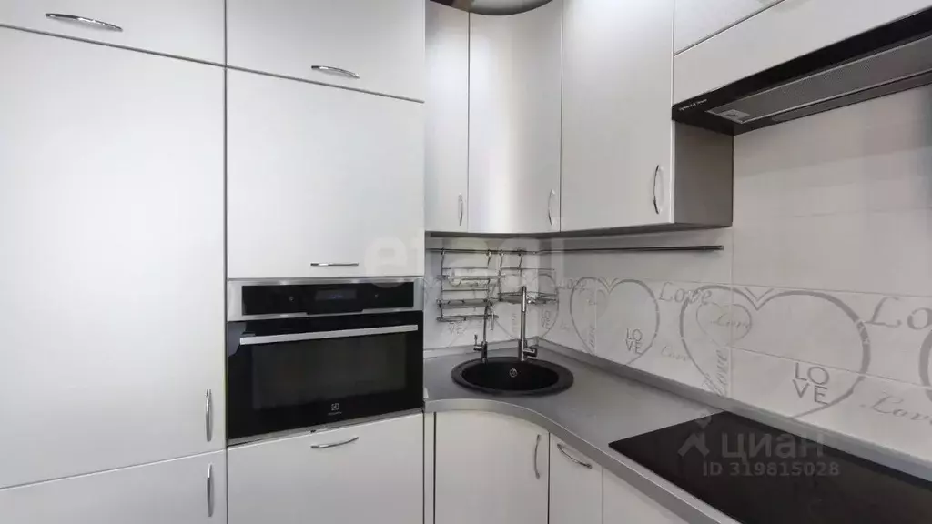 2-к кв. Ямало-Ненецкий АО, Салехард ул. Республики, 79 (66.6 м) - Фото 2