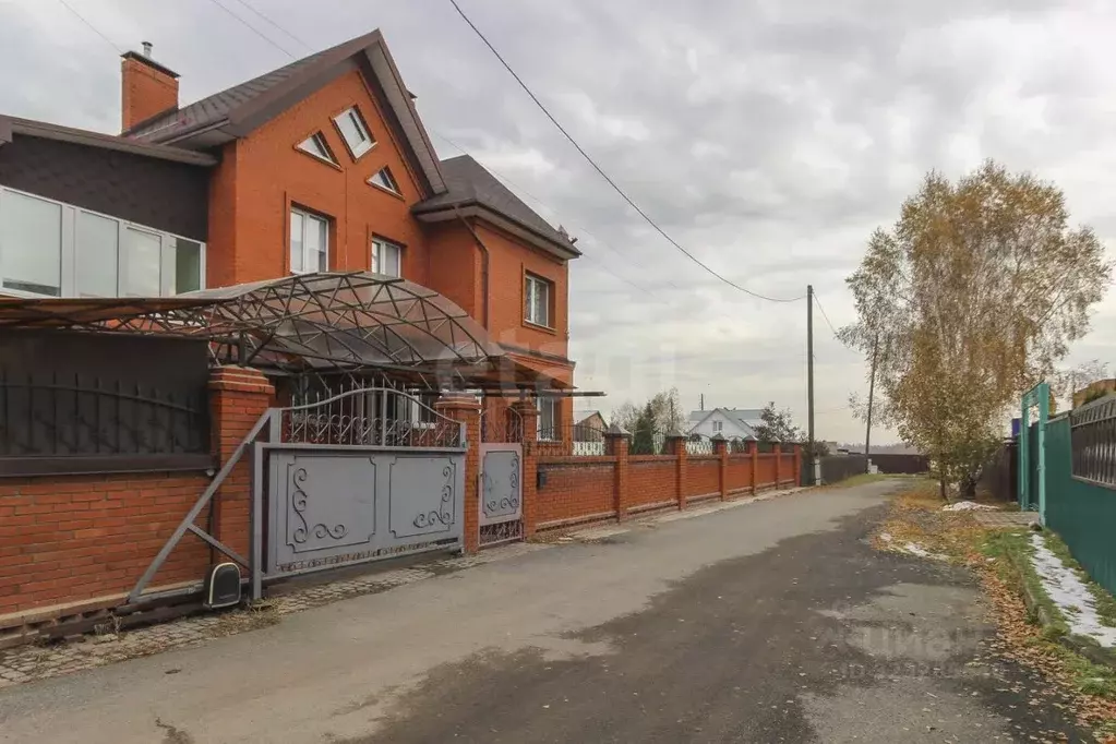 Дом в Омская область, Омск ул. 2-я Читинская, 10 (326 м) - Фото 1