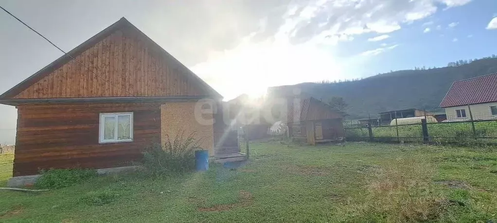 Дом в Алтай, Усть-Коксинский район, с. Верх-Уймон ул. Мира, 6 (40 м) - Фото 1