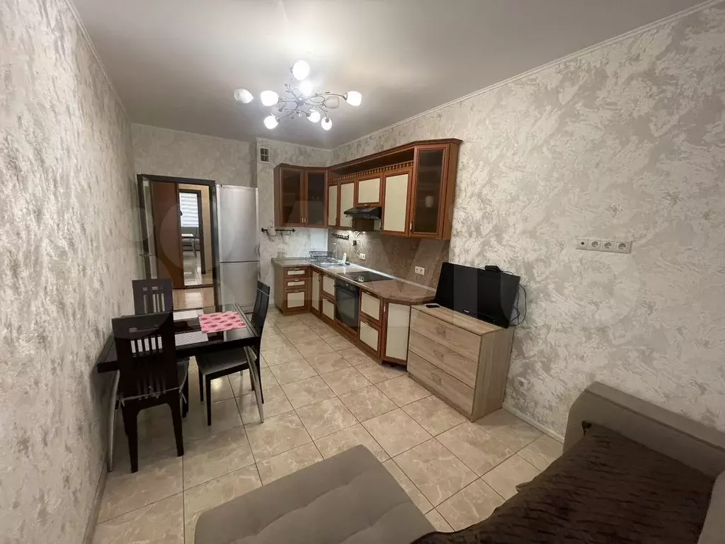 2-к. квартира, 60 м, 4/18 эт. - Фото 1