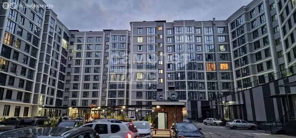 Квартира-студия: Нальчик, улица Тлостанова, 32 (228 м) - Фото 1