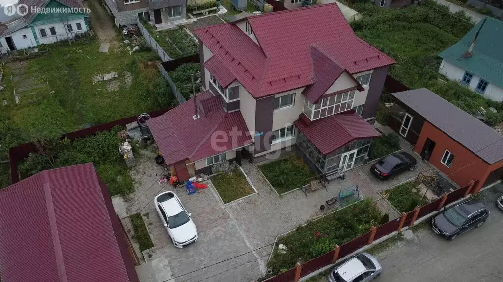 Дом в Южно-Сахалинск, Гражданский переулок (298 м) - Фото 1