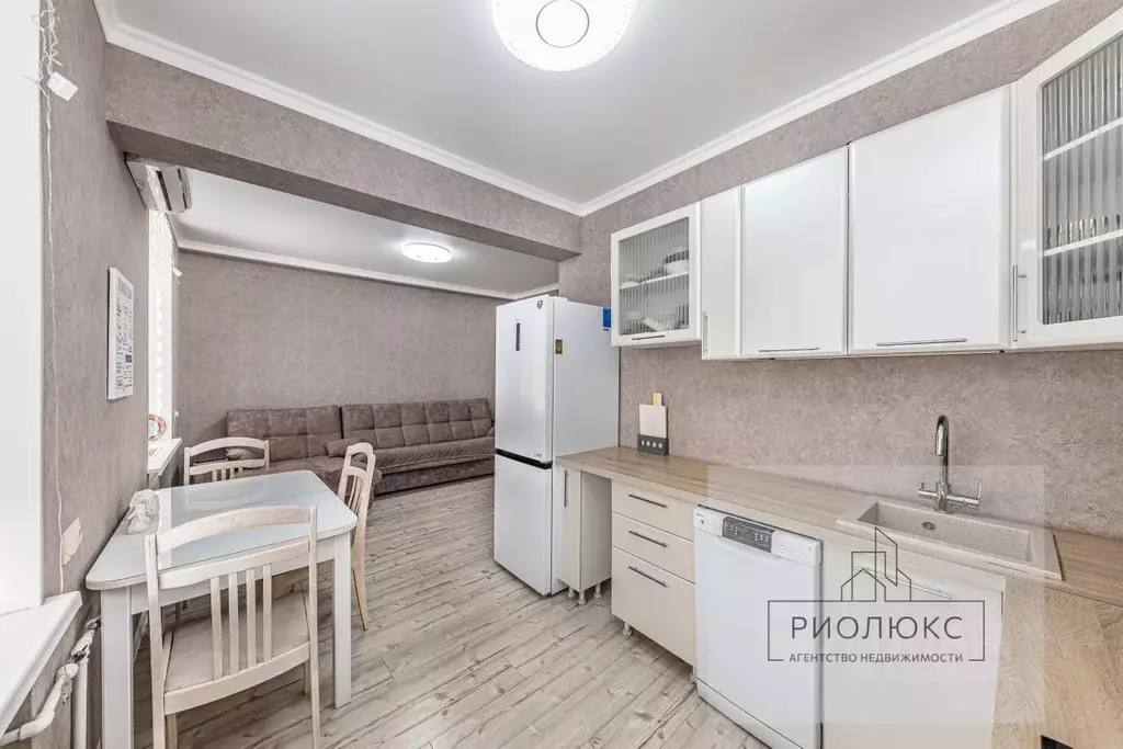 3-к кв. Челябинская область, Челябинск ул. Белостоцкого, 21 (55.4 м) - Фото 1