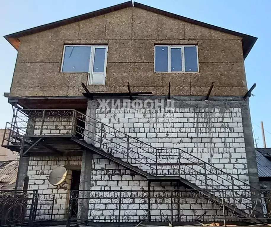 Дом в Тыва, Кызыл Рабочая ул. (180 м) - Фото 1