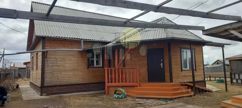 Дом в Иркутская область, Эхирит-Булагатский район, пос. Усть-Ордынский ... - Фото 1